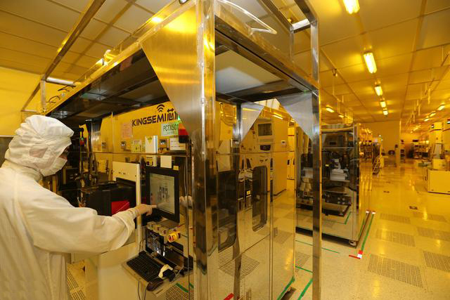 電子潔凈車間的圖片 電子潔凈車間的圖片