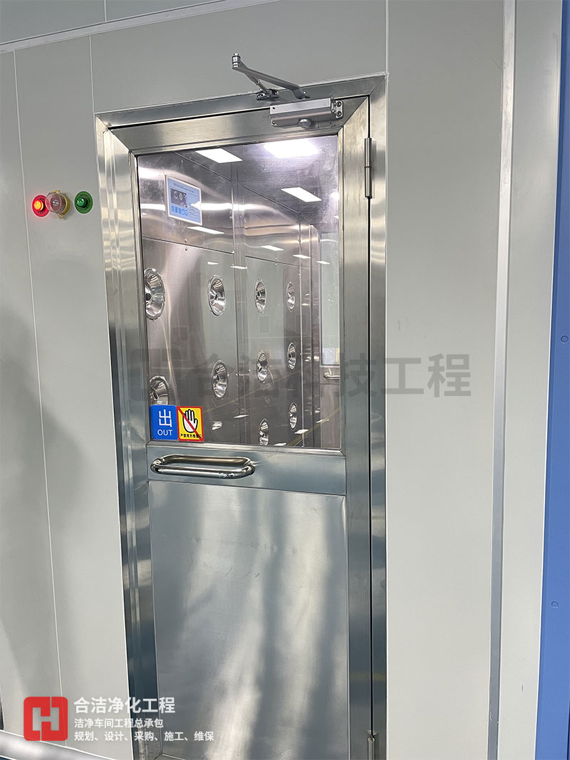 電子凈化車(chē)間風(fēng)淋室的圖片 電子凈化車(chē)間風(fēng)淋室的圖片
